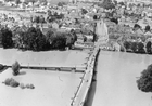 Luftbild mit der Steinernen Brücke und Stadtamhof im Hintergrund