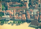 Luftbild auf die überschwemmte Thundorferstraße, Altstadt im Hintergrund
