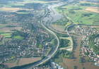Luftbild vom Regental nach Norden, Lappersdorf links und Gallingkofen rechts