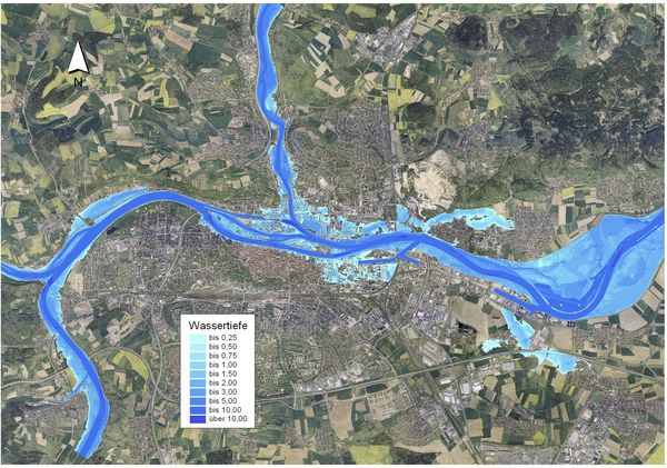 Vogelperspektive der Stadt Regensburg mit den blauen Überschwemmungsflächen