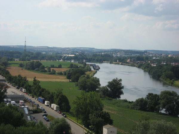 Donauverlauf nach der Stadt