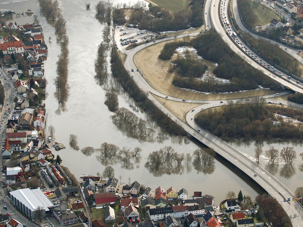 Luftbildaufnahme im Abschnitt Gallingkofen während des Januarhochwassers 2011